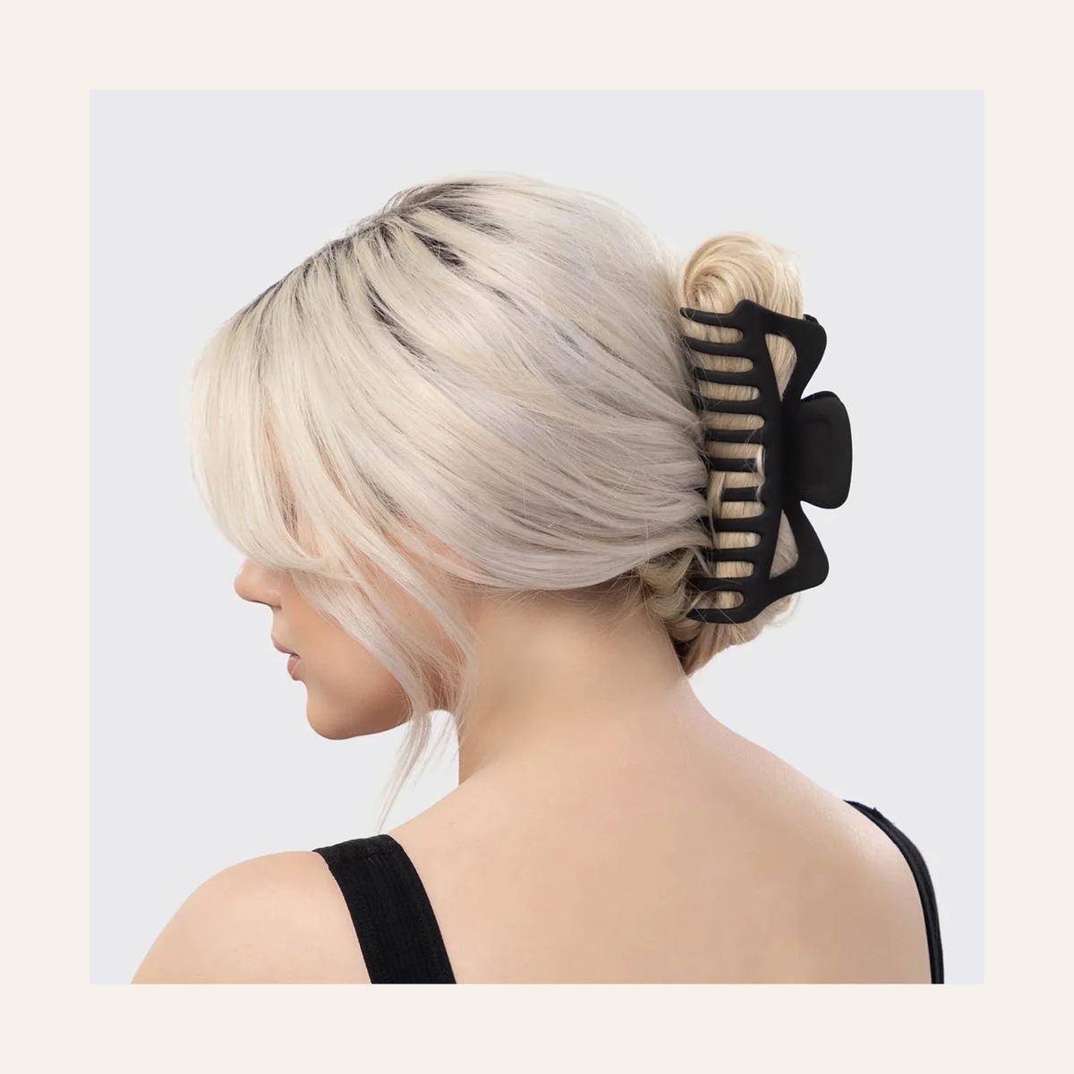 Model wearing the black Kitsch Jumbo Classic claw clip in a twist-up hairstyle